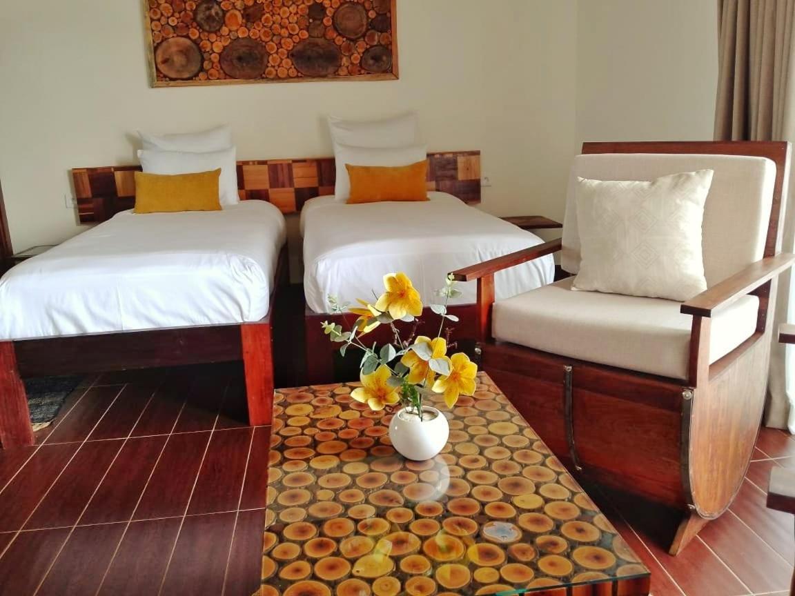 Bira Hotel Antsirabe Esterno foto