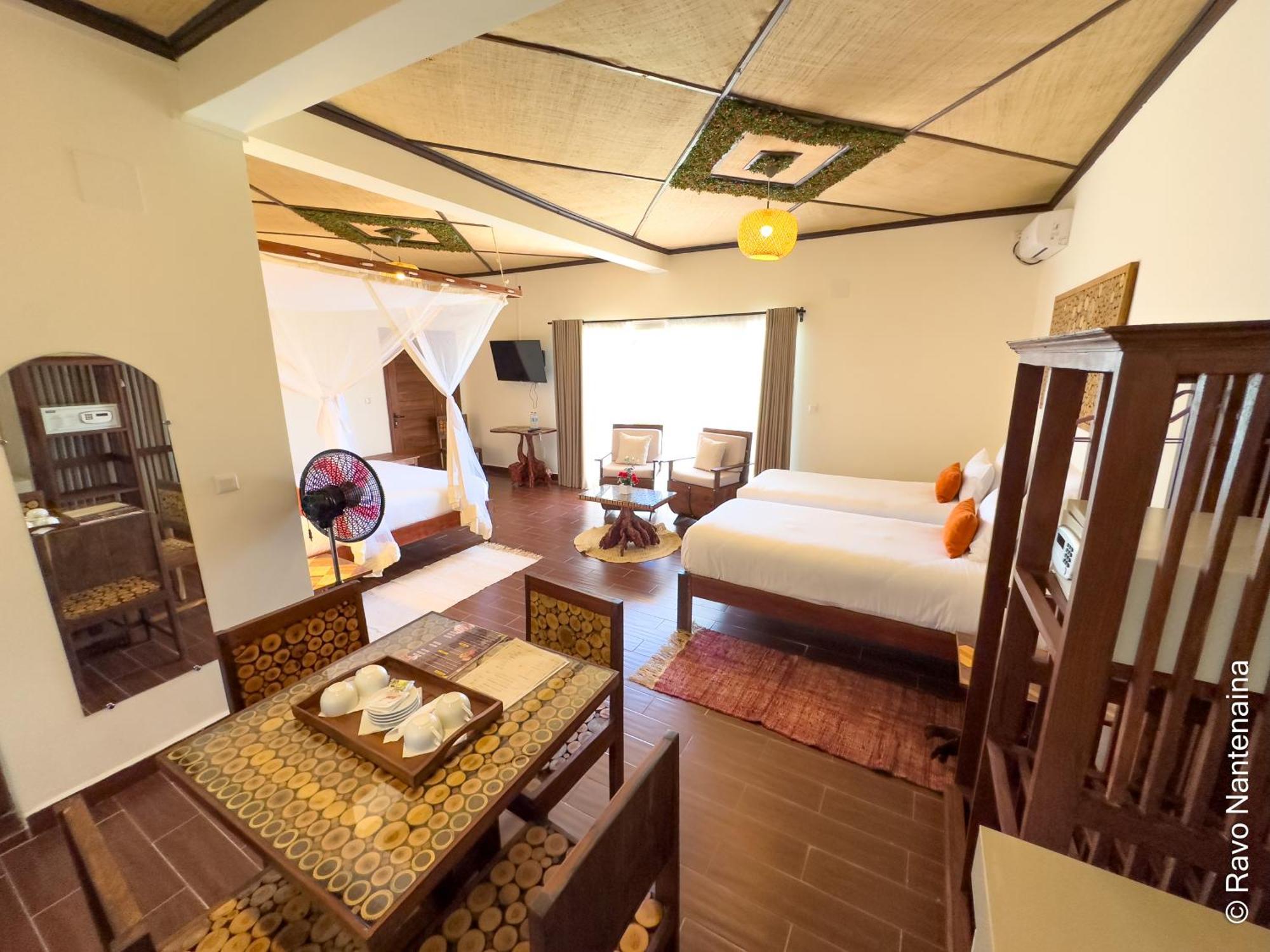 Bira Hotel Antsirabe Esterno foto