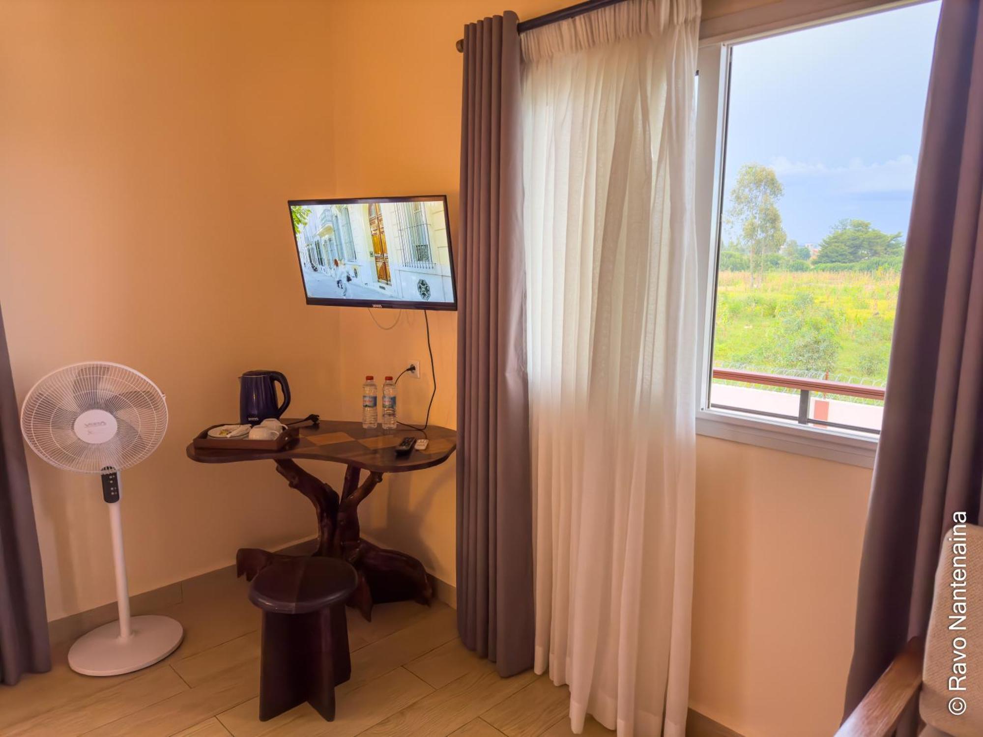 Bira Hotel Antsirabe Esterno foto